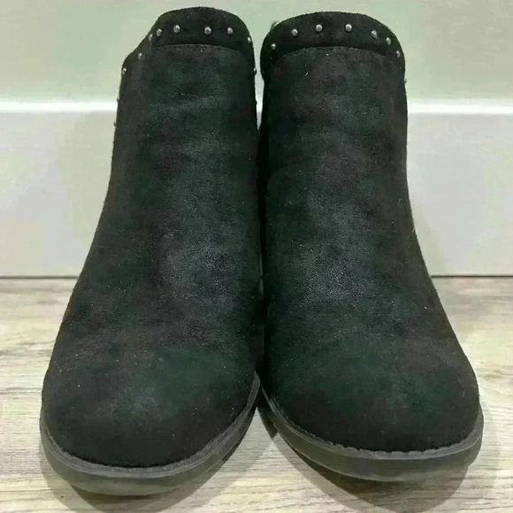 Naturalizer Soul Faux Suede Black Studded Booties Heeled Ankle Boots Size 7W - Picture 2 of 8